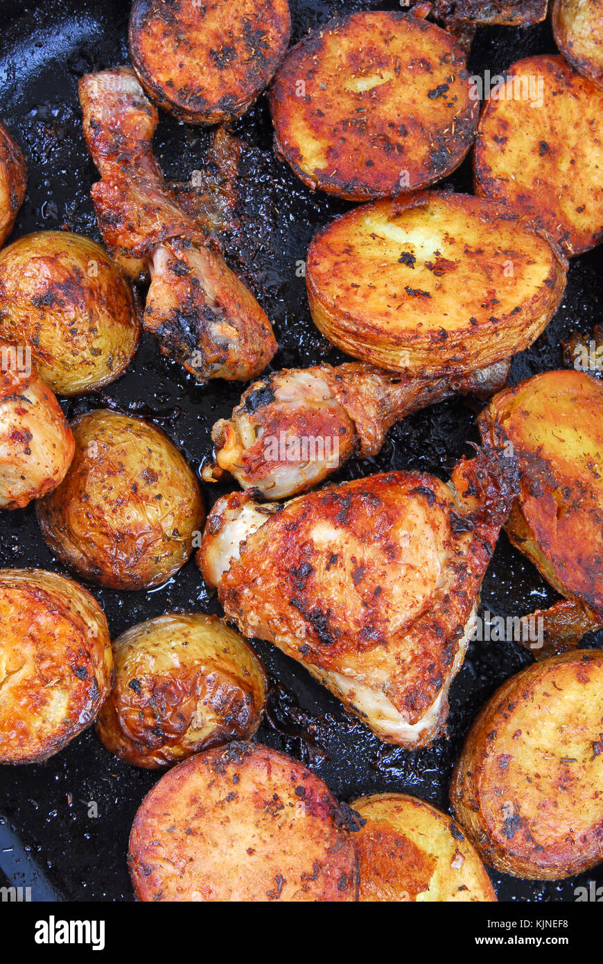 Pollo arrosto e patate Foto Stock