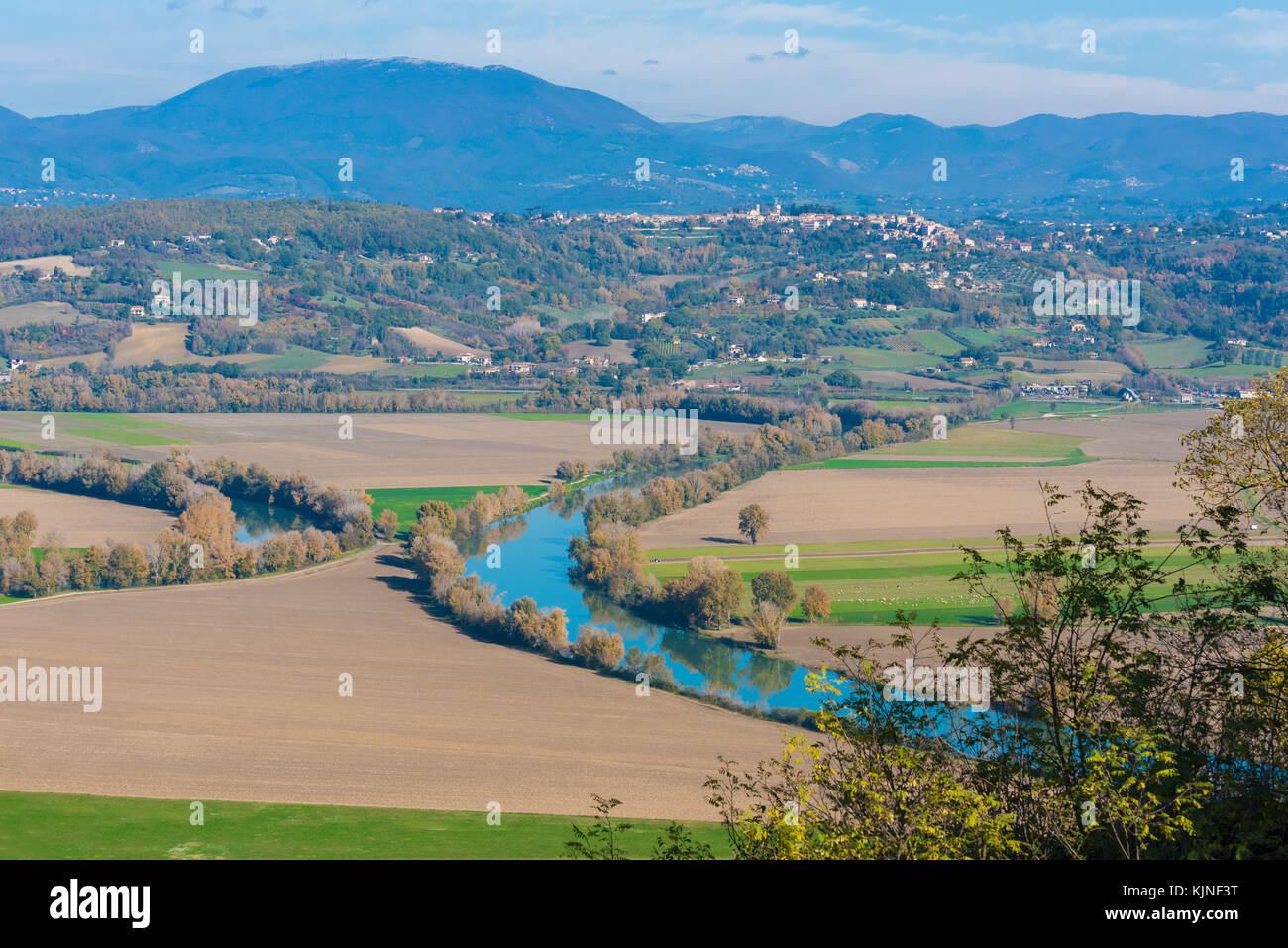 Sabina, provincia di Rieti, Italia centrale. Qui la valle del Tevere in autunno. Foto Stock