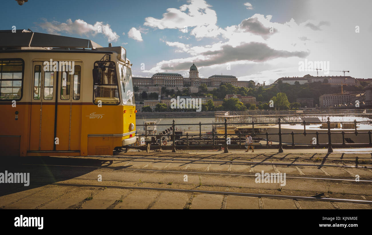 Vintage tram a Budapest (Ungheria). Giugno 2017. Formato orizzontale. Foto Stock