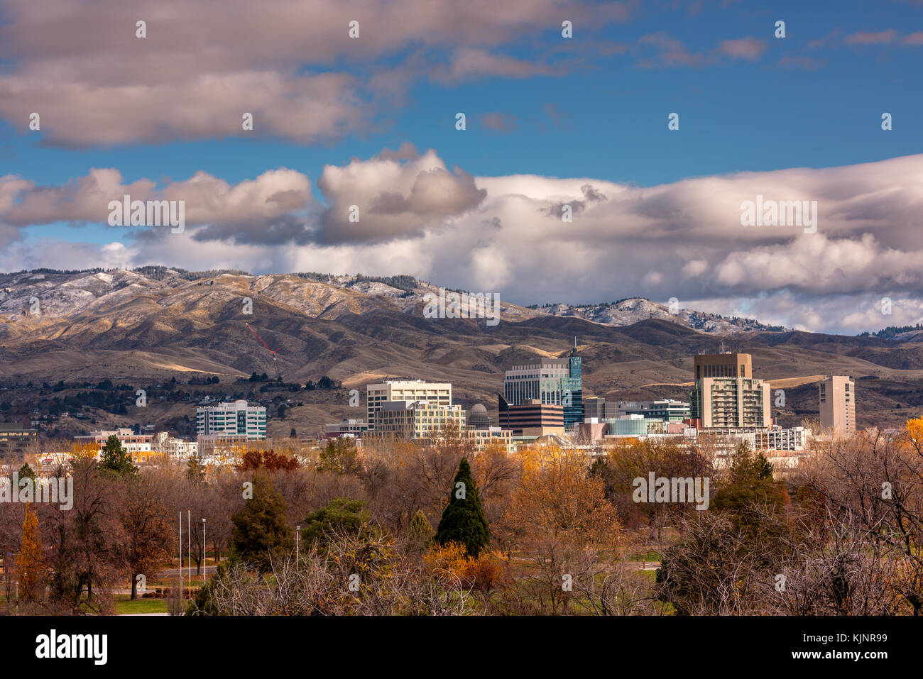 Vista iconica del boise city skyline con cielo blu e nuvole Foto Stock