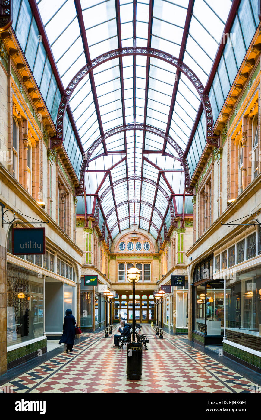 Interno del Miller Arcade, un ben conservato Victorian shopping arcade del 1899 in Preston, Lancashire, Regno Unito. Foto Stock