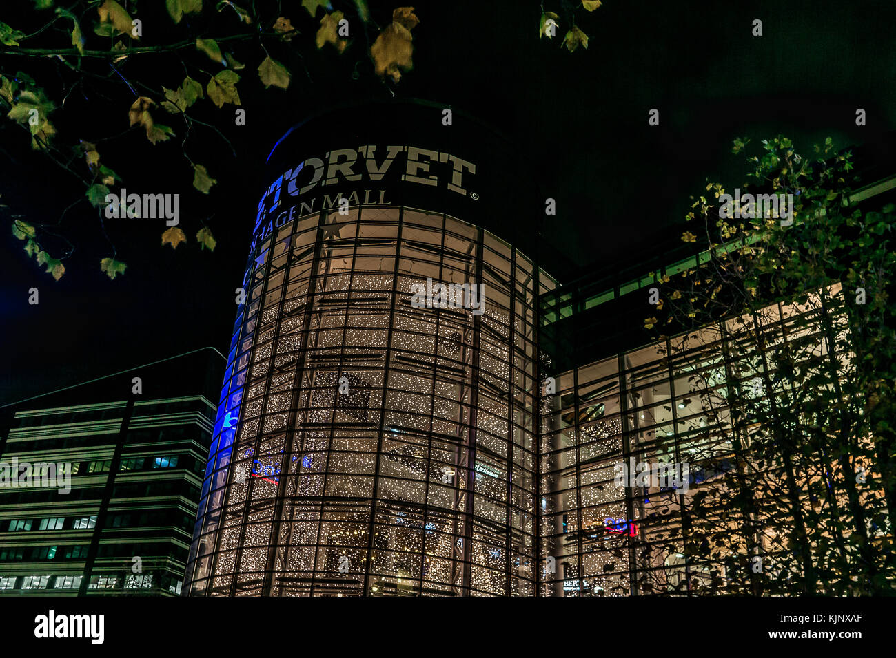 Copenaghen centro commerciale Fisketorvet. Un department store di notte. Copenhagen, Danimarca, 23 novembre 2017 Foto Stock