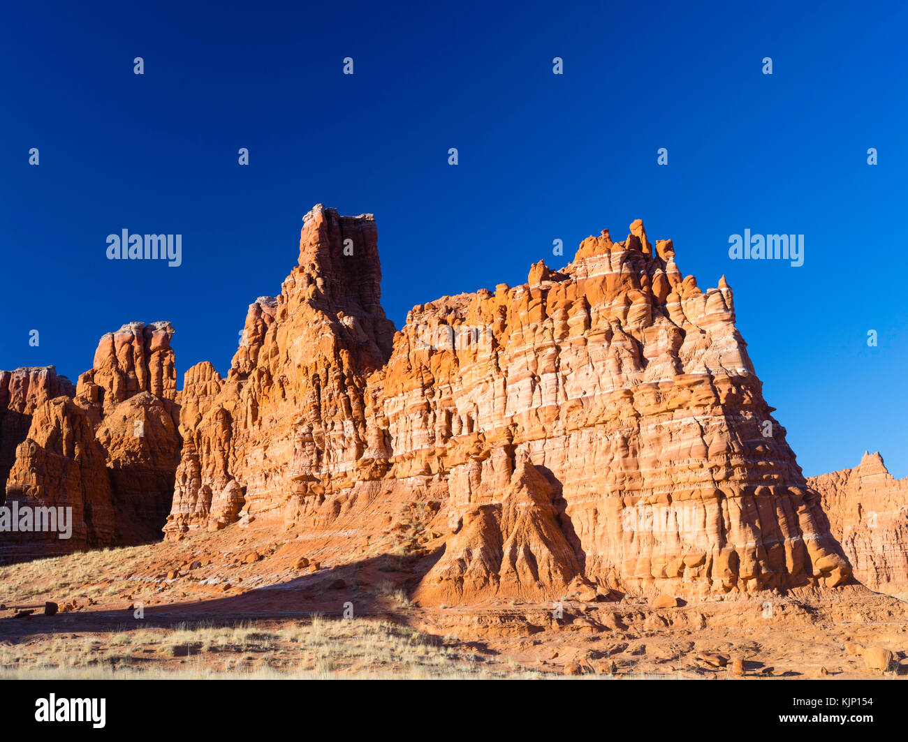 Vista la mattina di un Moenave formazione di arenaria nella Adeii Echii scogliere di Coconino County, Arizona. Foto Stock