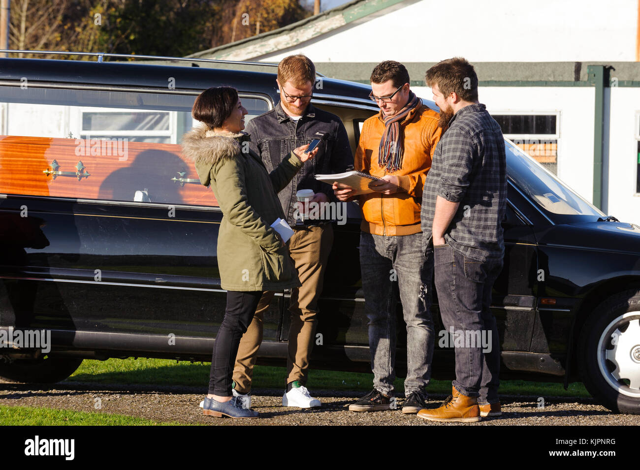 Wirral, Regno Unito. Il 28 novembre 2017. In seguito all'enorme successo della loro campagna di crowdfunding, smashing loro £3.000 bersaglio, i creatori di 'Morbid', un sitcom indipendente da Merseyside società di produzione, prendere la torta Productions, sono intervistato da BBC Radio Merseyside. Sitcom è scritto da, e stelle, Michael Dee. © Paul Warburton Foto Stock