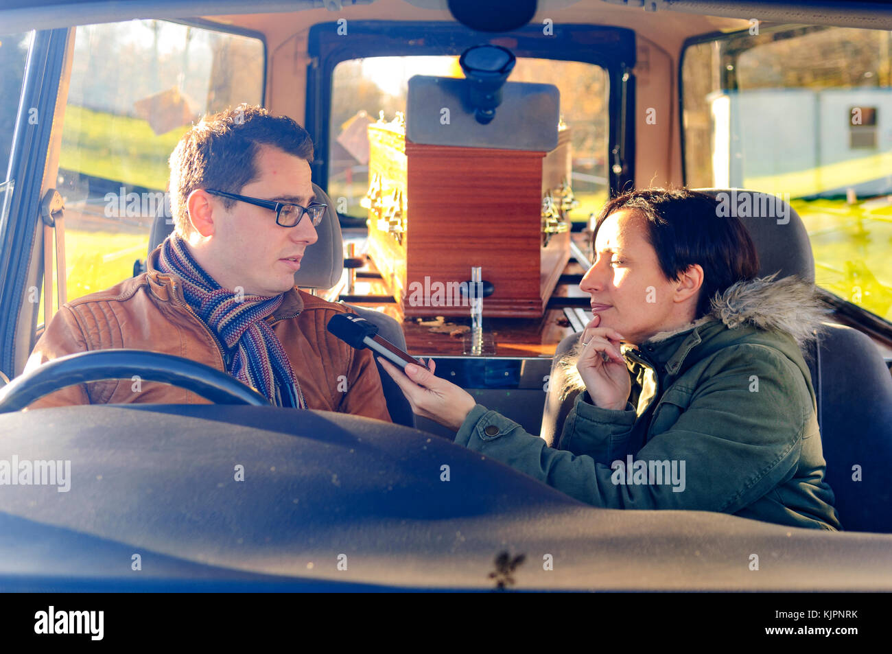 Wirral, Regno Unito. Il 28 novembre 2017. In seguito all'enorme successo della loro campagna di crowdfunding, smashing loro £3.000 bersaglio, i creatori di 'Morbid', un sitcom indipendente da Merseyside società di produzione, prendere la torta Productions, sono intervistato da BBC Radio Merseyside. Sitcom è scritto da, e stelle, Michael Dee. © Paul Warburton Foto Stock