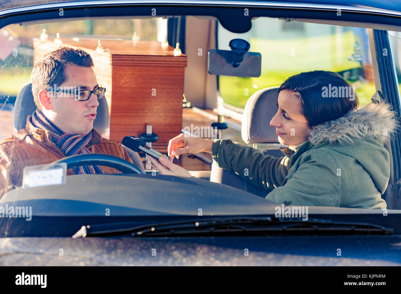 Wirral, Regno Unito. Il 28 novembre 2017. In seguito all'enorme successo della loro campagna di crowdfunding, smashing loro £3.000 bersaglio, i creatori di 'Morbid', un sitcom indipendente da Merseyside società di produzione, prendere la torta Productions, sono intervistato da BBC Radio Merseyside. Sitcom è scritto da, e stelle, Michael Dee. © Paul Warburton Foto Stock