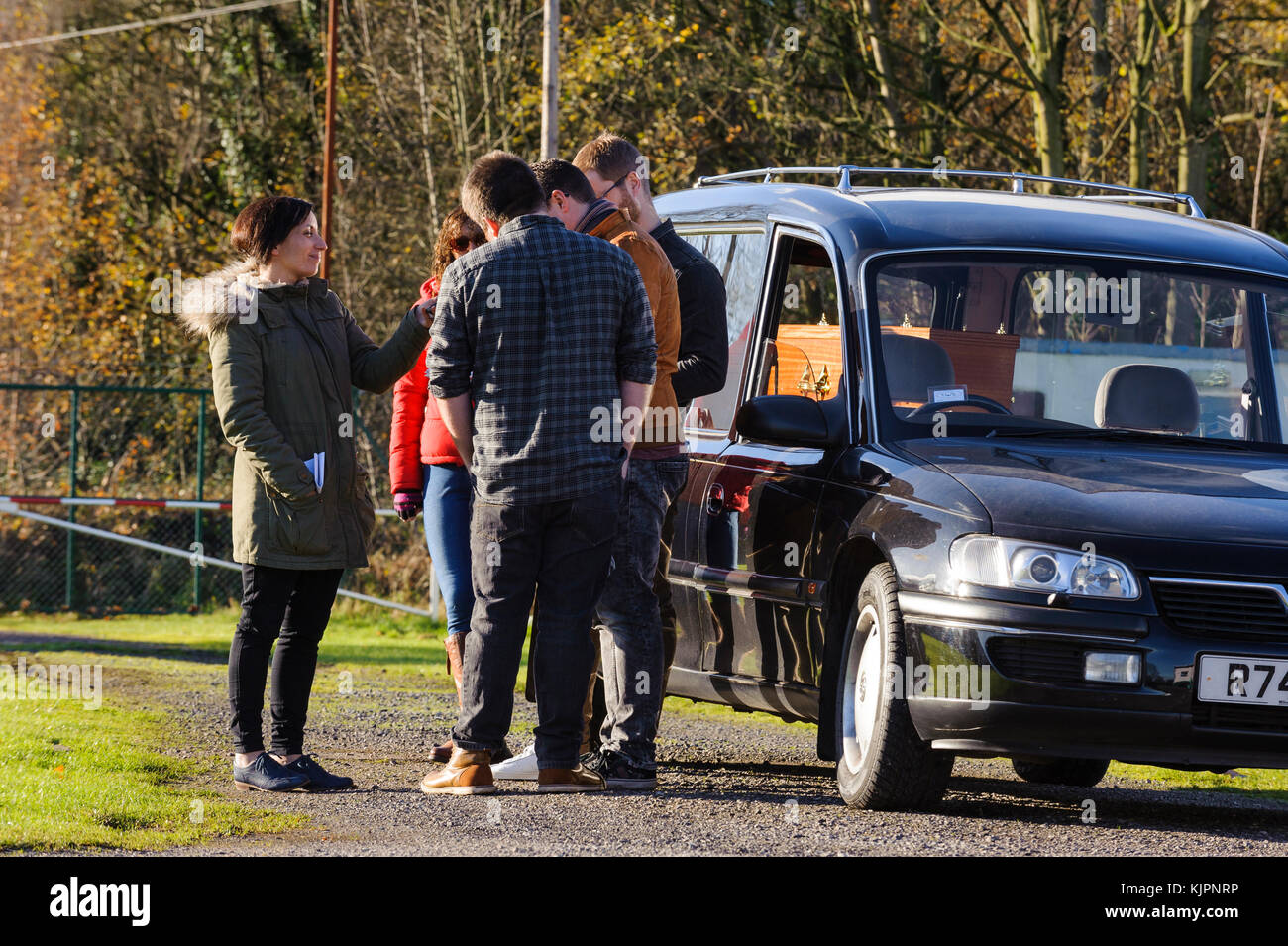 Wirral, Regno Unito. Il 28 novembre 2017. In seguito all'enorme successo della loro campagna di crowdfunding, smashing loro £3.000 bersaglio, i creatori di 'Morbid', un sitcom indipendente da Merseyside società di produzione, prendere la torta Productions, sono intervistato da BBC Radio Merseyside. Sitcom è scritto da, e stelle, Michael Dee. © Paul Warburton Foto Stock