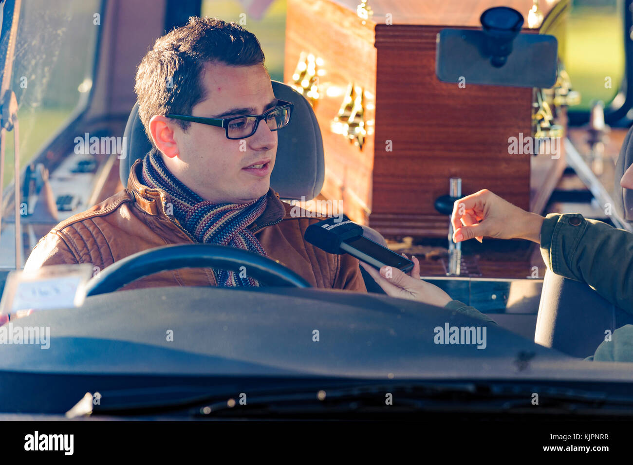 Wirral, Regno Unito. Il 28 novembre 2017. In seguito all'enorme successo della loro campagna di crowdfunding, smashing loro £3.000 bersaglio, i creatori di 'Morbid', un sitcom indipendente da Merseyside società di produzione, prendere la torta Productions, sono intervistato da BBC Radio Merseyside. Sitcom è scritto da, e stelle, Michael Dee. © Paul Warburton Foto Stock