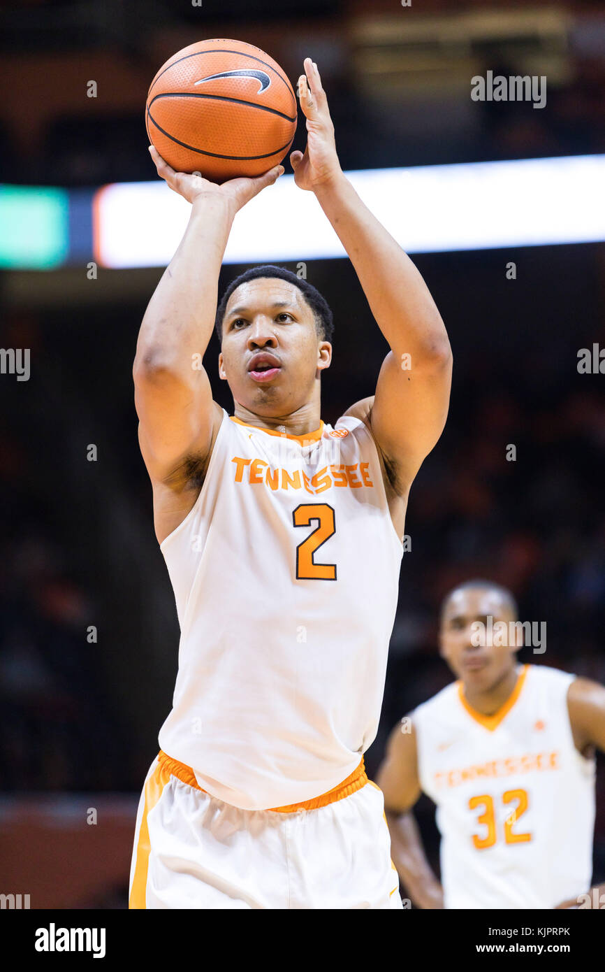 Novembre 29, 2017: Grant Williams #2 del Tennessee volontari spara un tiro libero durante il NCAA pallacanestro tra la University of Tennessee volontari e il Mercer Università porta a Thompson Boling Arena a Knoxville TN Tim Gangloff/CSM Foto Stock