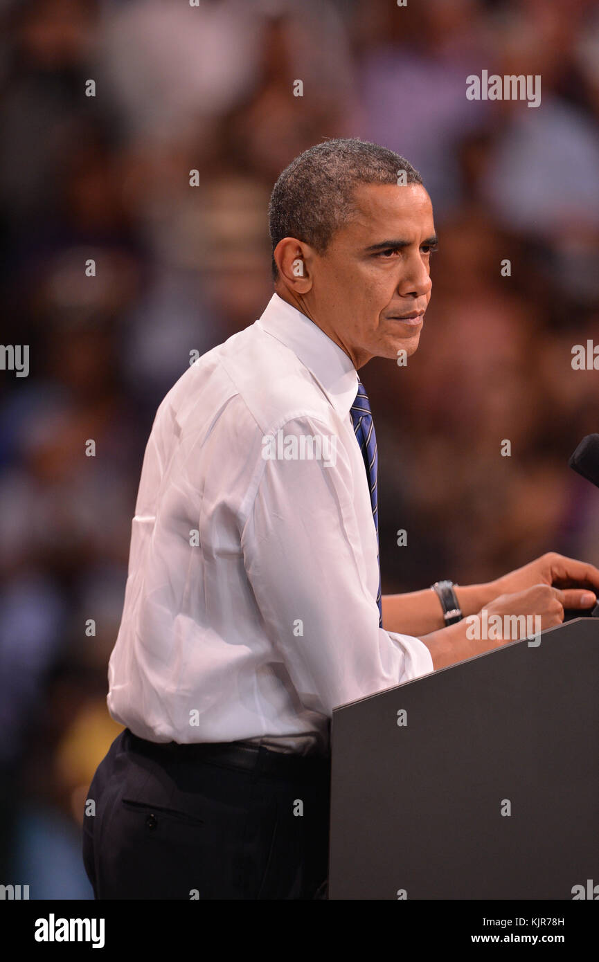 MIAMI, Florida - 11 OTTOBRE: Il presidente degli Stati Uniti Barack Obama partecipa a un evento di base al BankUnited Center l'11 ottobre 2012 a Miami, Florida. Persone: Il presidente Barack Obama Foto Stock