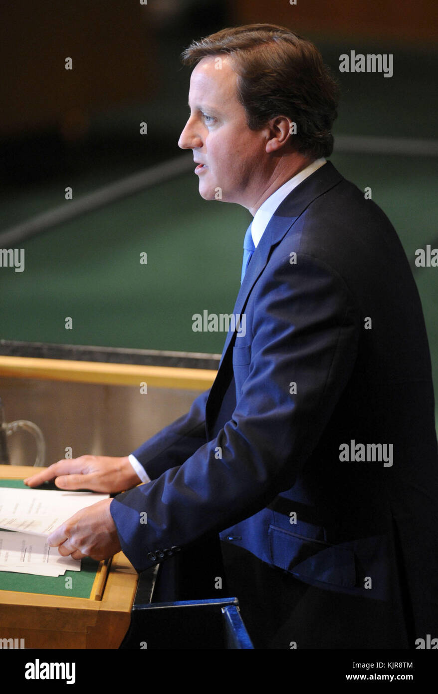 New york, ny - 22 settembre: presidente iraniano Mahmoud Ahmadinejad durante l assemblea generale delle Nazioni Unite presso la sede delle Nazioni Unite il 22 settembre 2011 a New York City. Questa è la 64a sessione dell'assemblea generale delle Nazioni unite tra capi di Stato da oltre 120 persone di paesi: Regno Unito il Primo Ministro David Cameron Foto Stock