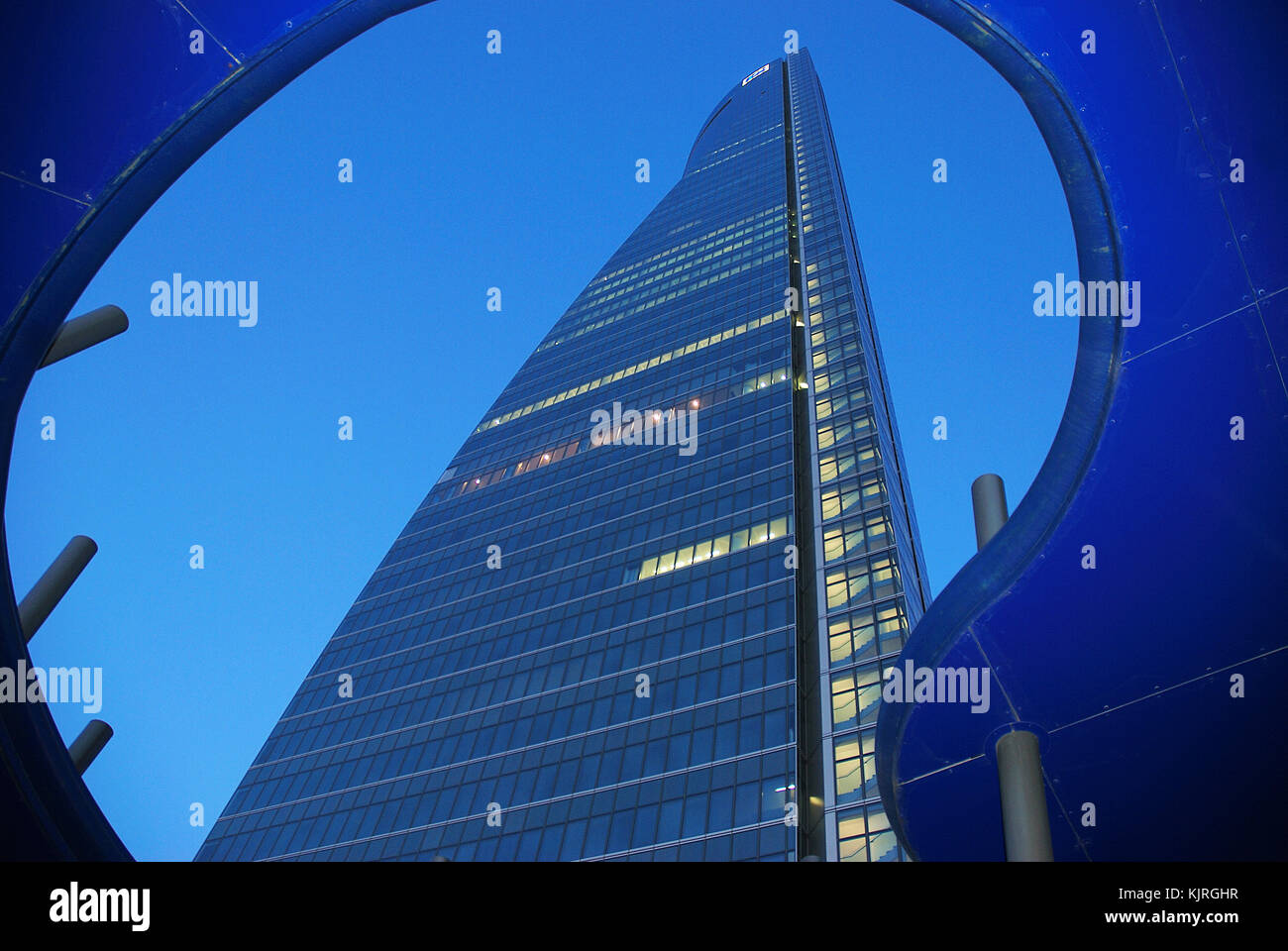 Espacio torre vista dal di sotto, Vista notte. CTBA, Madrid, Spagna. Foto Stock