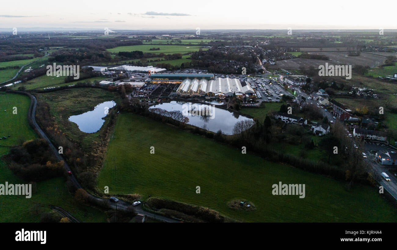 Vista aerea del Bents Garden Center vicino a Leigh In Glazebury, Warrington, Cheshire, Regno Unito Foto Stock