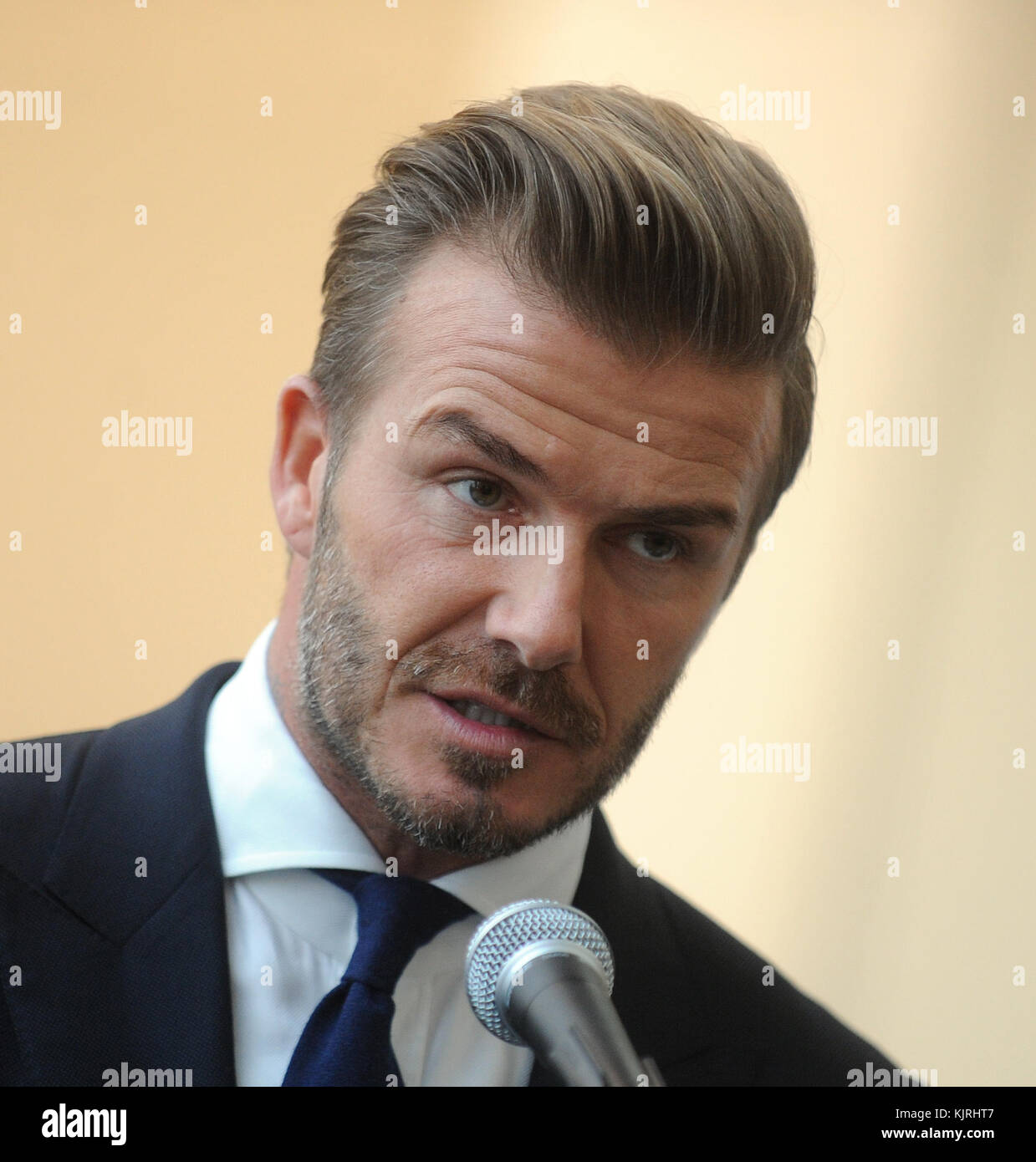 NEW YORK, NY - 24 settembre: UNICEF ambasciatore di benevolenza David Beckham di ascoltare come Segretario Generale delle Nazioni Unite Ban Ki-moon parla all'inaugurazione di una installazione digitale per portare la voce dei giovani all'Assemblea generale delle Nazioni unite alle Nazioni Unite il 24 settembre 2015 a New York City People: David Beckham Foto Stock