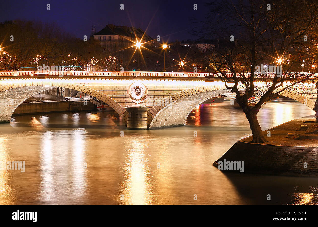 Il pont Louis-Philippe è un ponte che attraversa il fiume Senna a Parigi. Esso collega il Quai de Bourbon sull'Ile Saint Louis con il Saint Gervais neighb Foto Stock