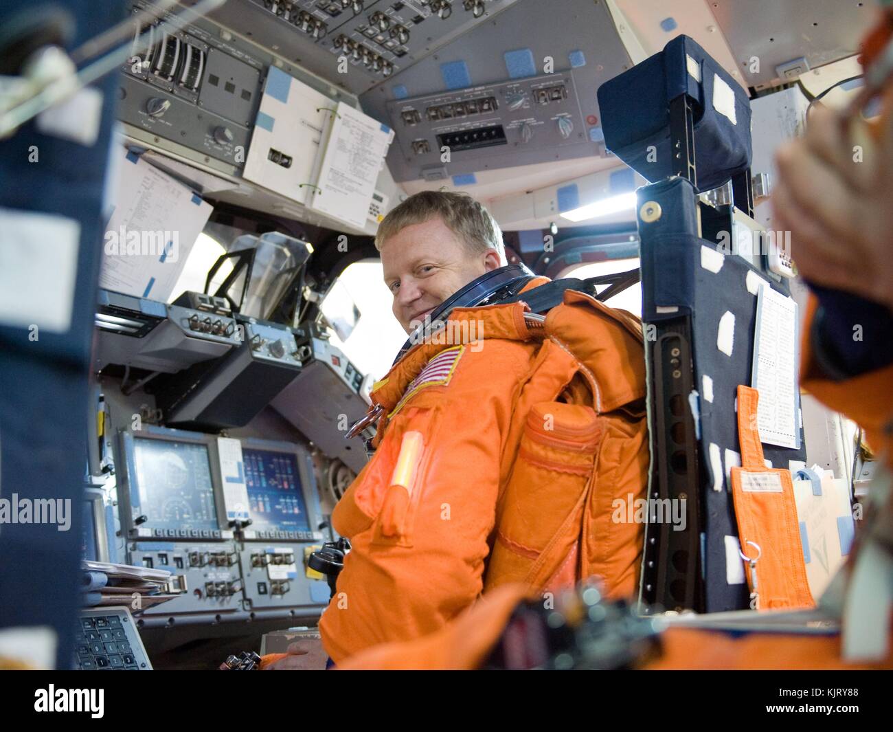 Nasa space shuttle Discovery STS-133 stazione spaziale internazionale missione il primo membro di equipaggio astronauta americano Eric boe treni prima del lancio presso il Kennedy Space Center building 9nw 23 marzo 2010 in Merritt Island, Florida. (Foto di james blair via planetpix) Foto Stock