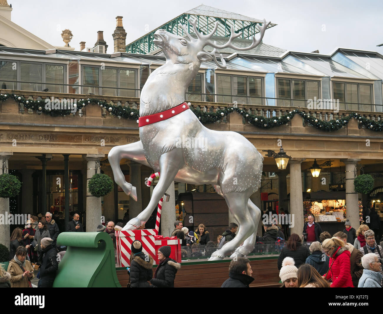 Vista di una grande cavallino rampante decorazione al Covent Garden di Londra Foto Stock