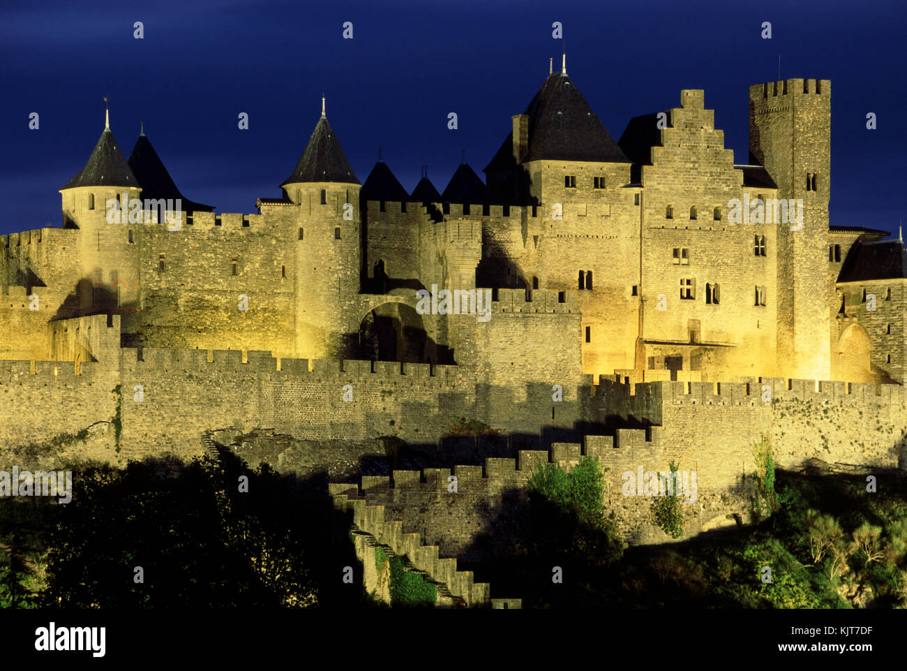 La cite di notte, Carcassonne, Languedoc-Roussion, Francia Foto Stock