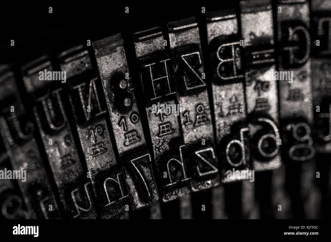 Nastri inchiostratori per macchine da scrivere dettaglio. ripresa macro di vecchio e sporco la digitazione di elementi metallici Foto Stock