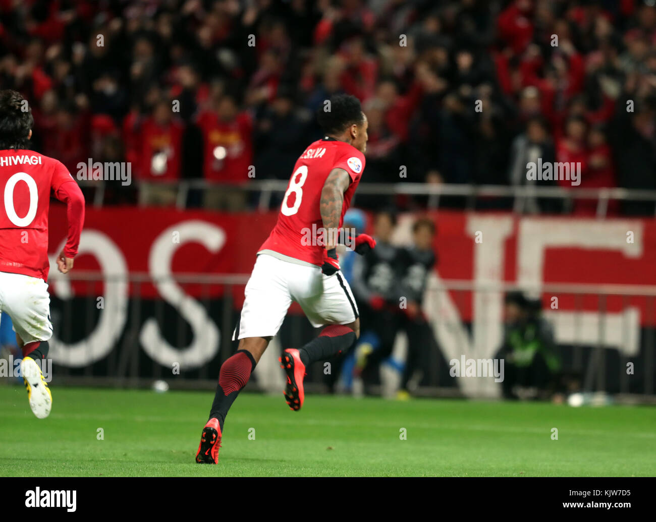 Saitama, Giappone. 25 novembre 2017. Rafael da Silva degli Urawa Reds giapponesi festeggia dopo aver segnato un gol contro l'Arabia Saudita al Hilal durante la seconda partita della finale della AFC Champions League allo stadio Saitama, periferico di Tokyo, sabato 25 novembre 2017. Gli Urawa Reds sconfissero l'al Hilal 1-0 (2-1) e divennero campioni asiatici. Crediti: Yoshio Tsunoda/AFLO/Alamy Live News Foto Stock