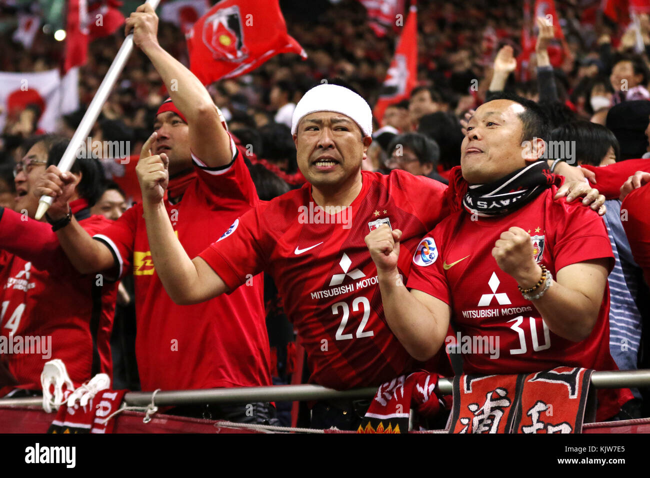 Saitama, Giappone. 25 nov, 2017. i sostenitori del Giappone del urawa reds allietare il loro team durante il secondo gioco dell'AFC finale di Champions League contro l'Arabia Saudita al hilal a Saitama stadium, suburbana tokyo il sabato, 25 novembre 2017. urawa reds sconfitti al hilal 1-0 (2-1) e divenne campione asiatico team. Credito: yoshio tsunoda/aflo/alamy live news Foto Stock