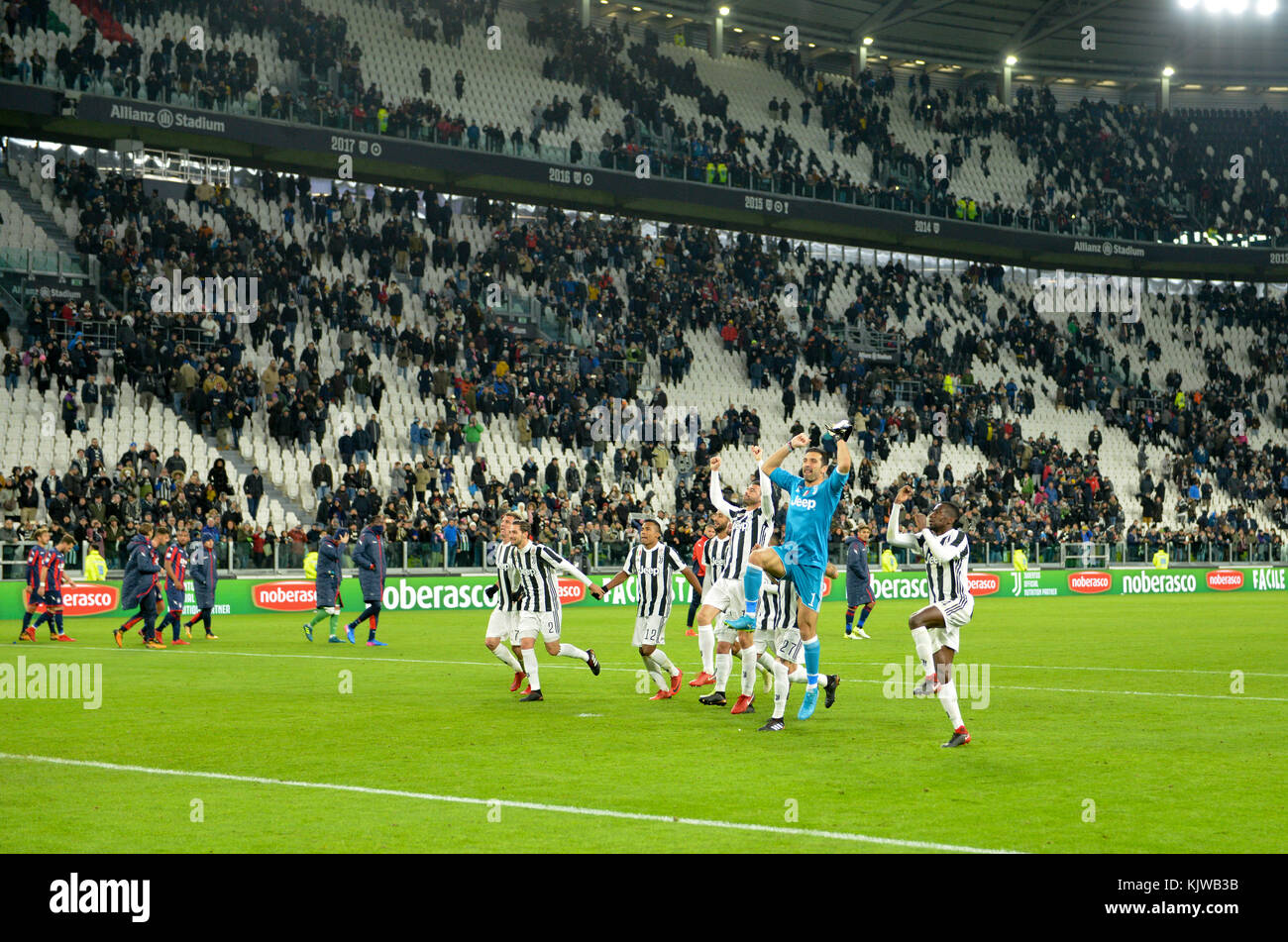 Torino, Italia. 26 nov, 2017. Durante la serie di una partita di calcio tra Juventus fc ed fc crotone presso lo stadio Allianz il 26 novembre, 2017 a Torino, Italia. Credito: antonio polia/alamy live news Foto Stock