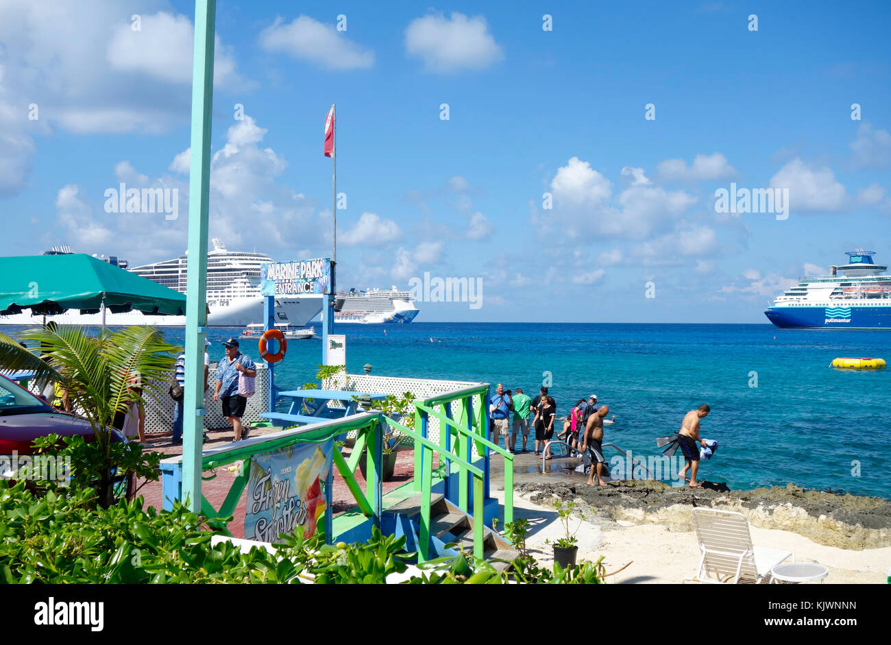 Lungomare e dal centro di Georgetown sull'isola di Grand Cayman nelle isole Cayman. Foto Stock