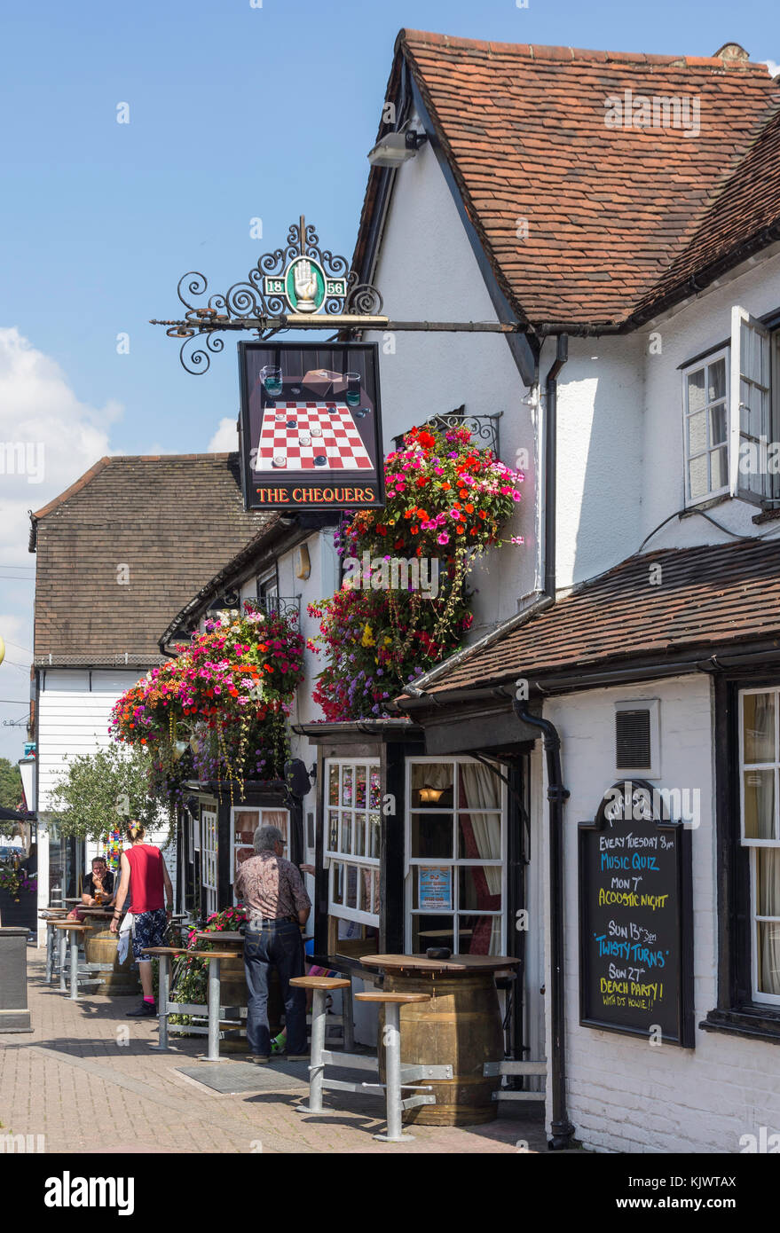 Il XVI secolo il Chequers Pub, High Street, Billericay, Essex, Inghilterra, Regno Unito Foto Stock