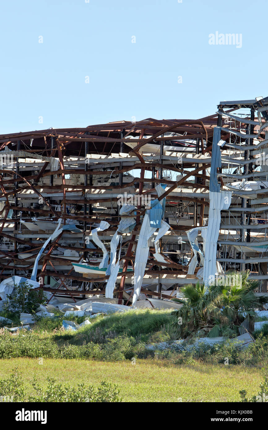 Uragano "Harvey" 2017 danni provocati dalla tempesta, Cove Harbour Marina & pila a secco, Rockport, TX Foto Stock