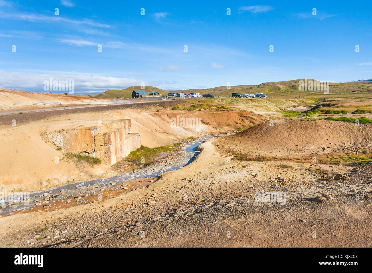 Viaggio in Islanda - parcheggio auto nel settore geotermico krysuvik area sulla penisola meridionale (reykjanesskagi, penisola di Reykjanes) nel mese di settembre Foto Stock