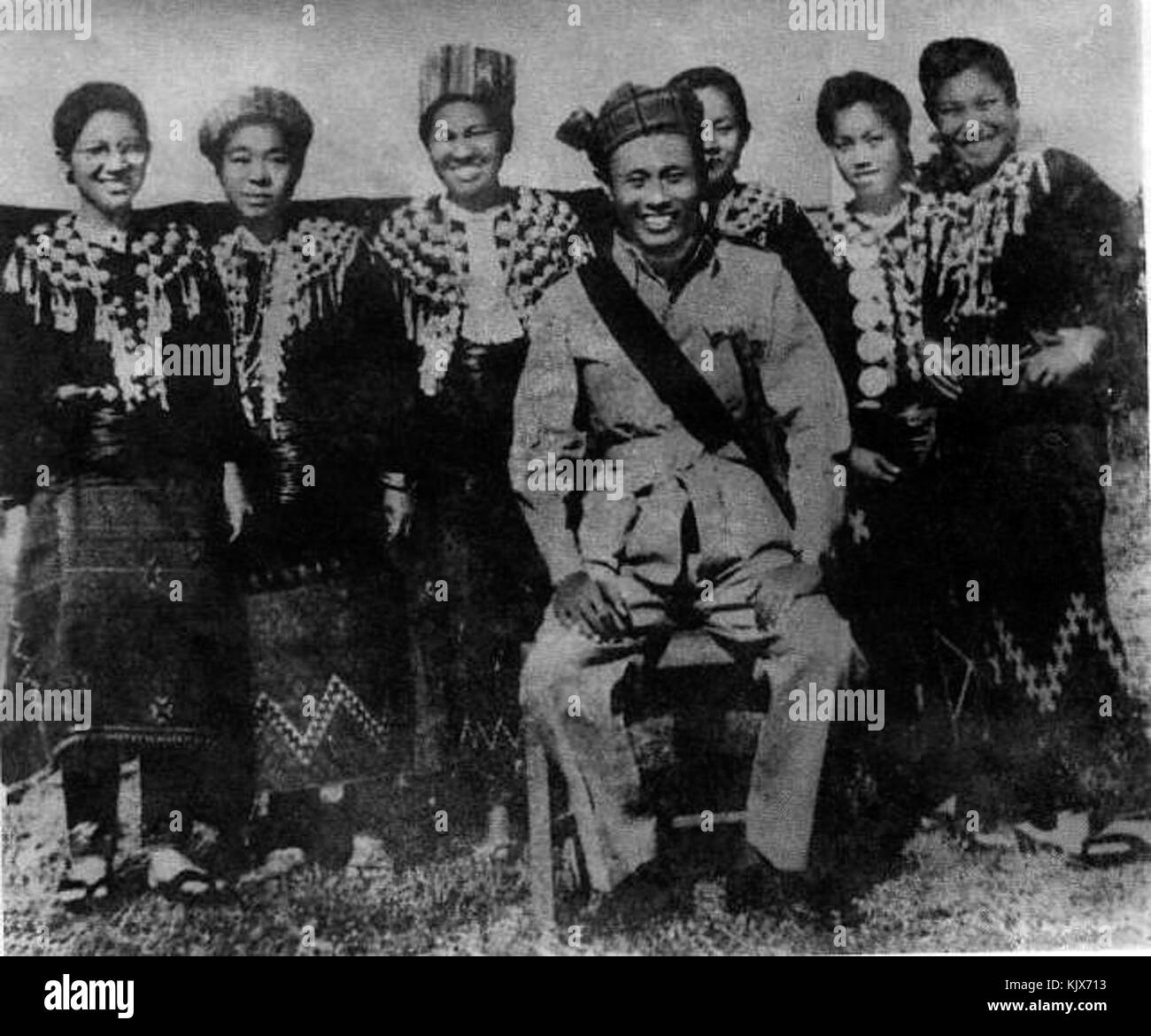 Aung San e donne Kachin Foto Stock