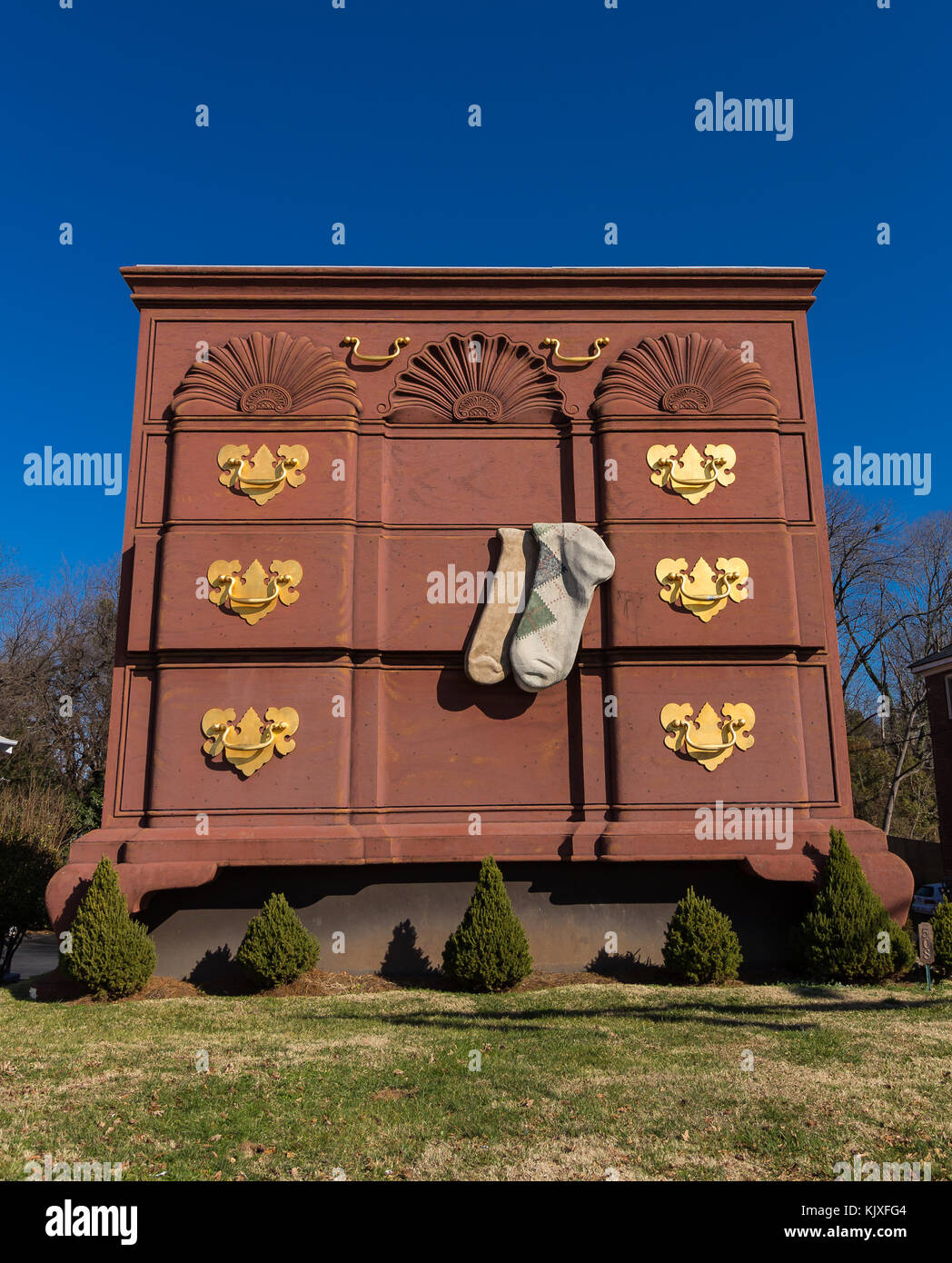 Più grande del mondo di una cassettiera a Westwood e strade di Hamilton in alto punto, NC. Originariamente costruito nel 1926 come l'Ufficio d'informazione. Foto Stock