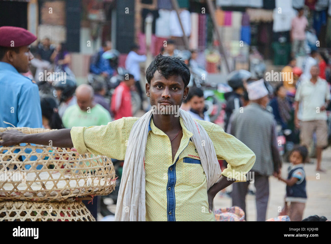 Ritratto di un venditore in Piazza Taumadhi, Bhaktapur, Nepal Foto Stock