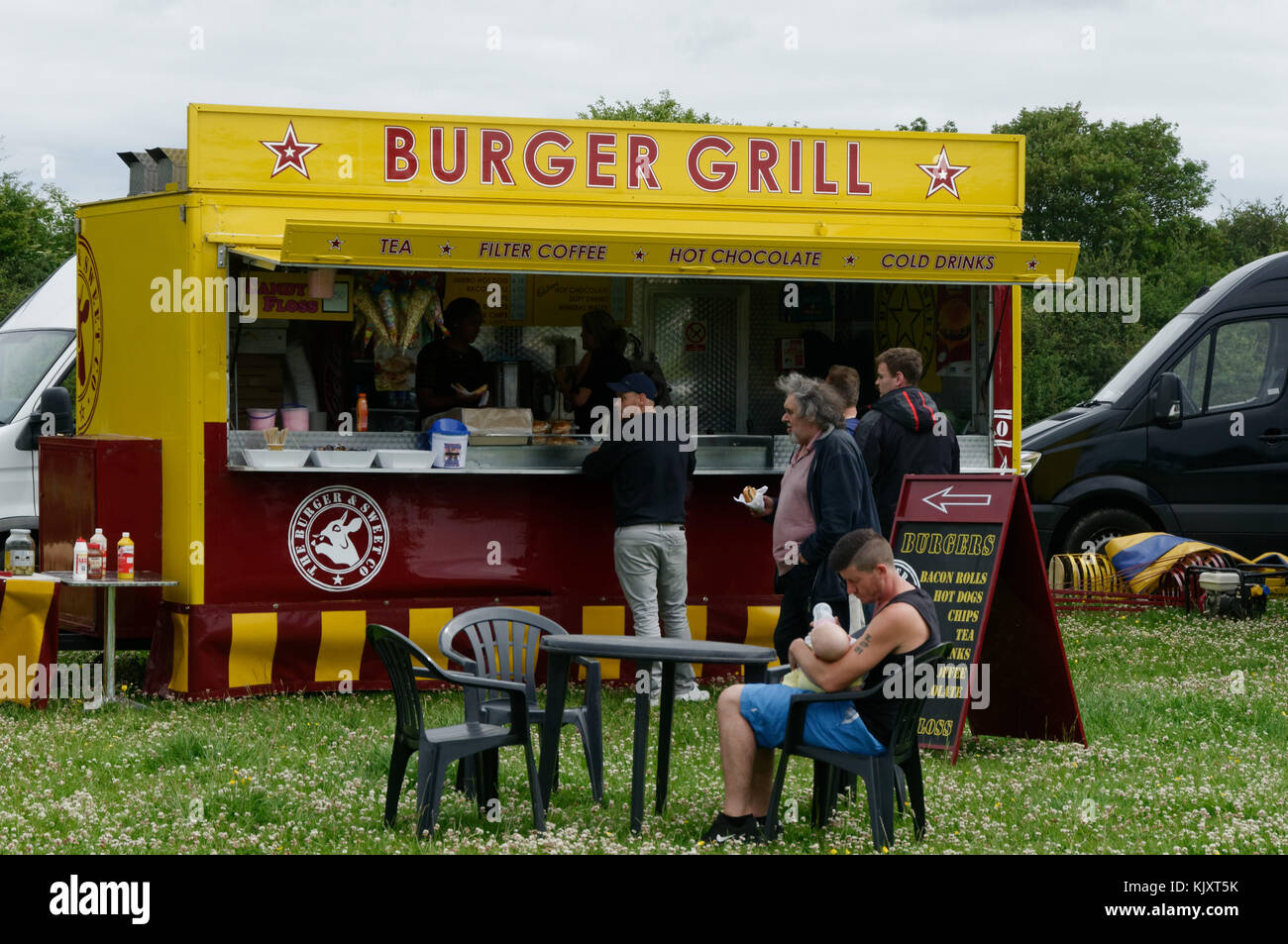 Burger bar carro Catering Catering Eventi hamburger al di fuori del cibo  all'aperto carro rimorchio van furgoni bar Foto stock - Alamy