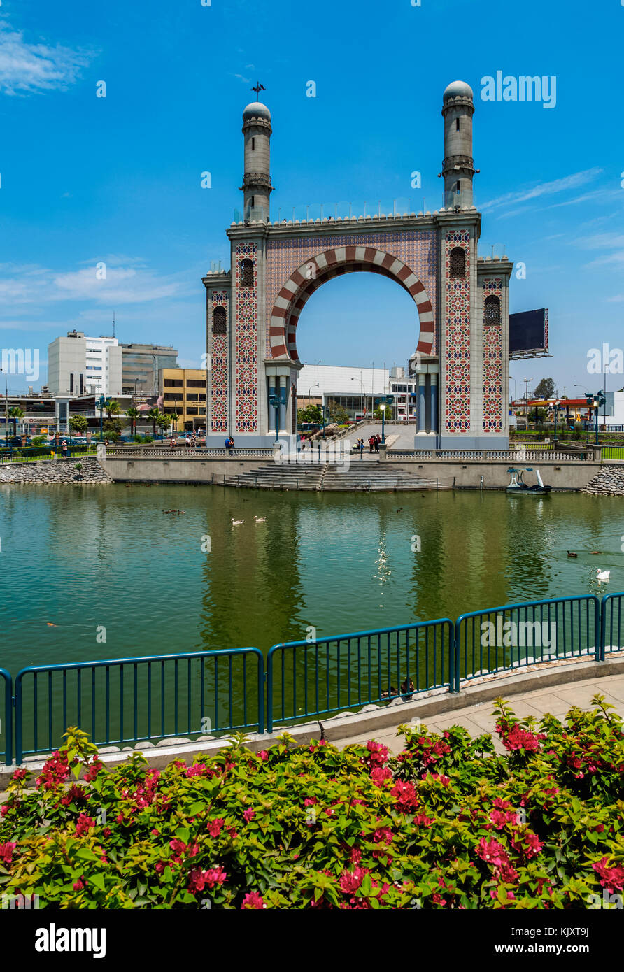 Arco in parque de la Amistad, amicizia park, Santiago de Surco district, Lima, Peru Foto Stock