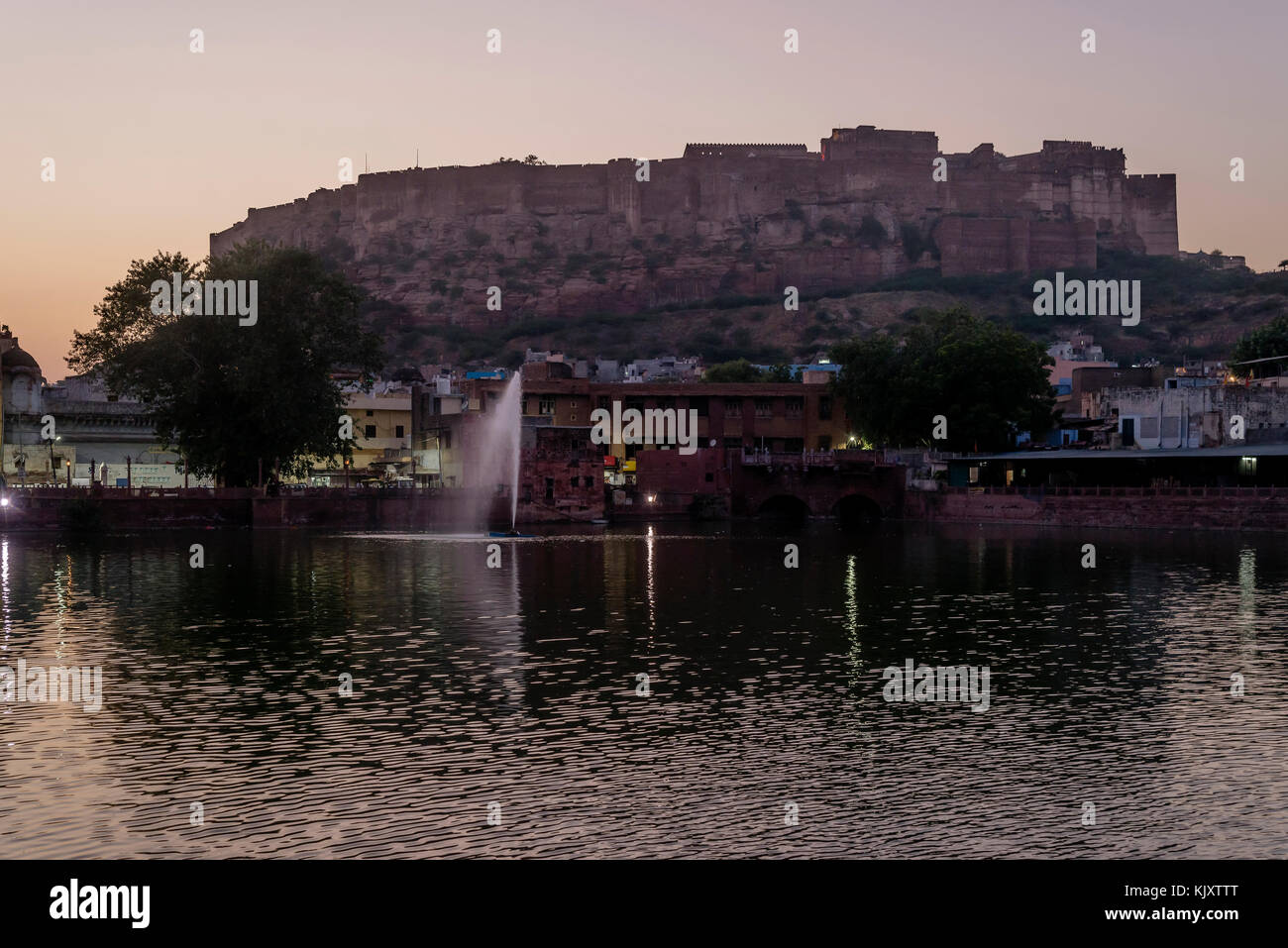 Tramonto sulla mehrangarh (mehran fort) di Jodhpur, Rajasthan, India Foto Stock