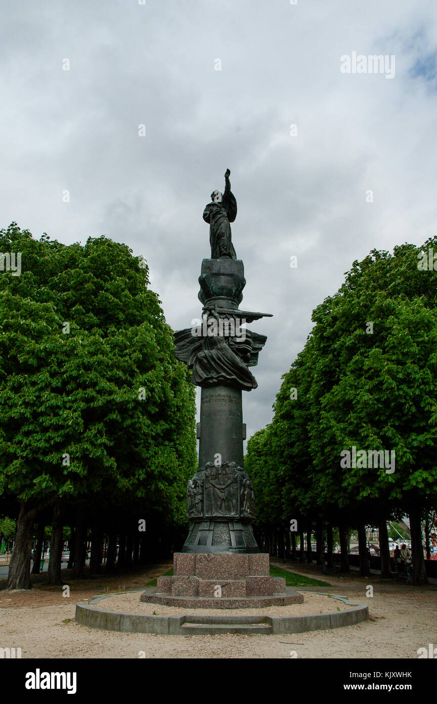 Monumento in bronzo del poeta polacco Adam Mickiewicz scolpito da Antoine Bourdelle in Parigi Francia Foto Stock