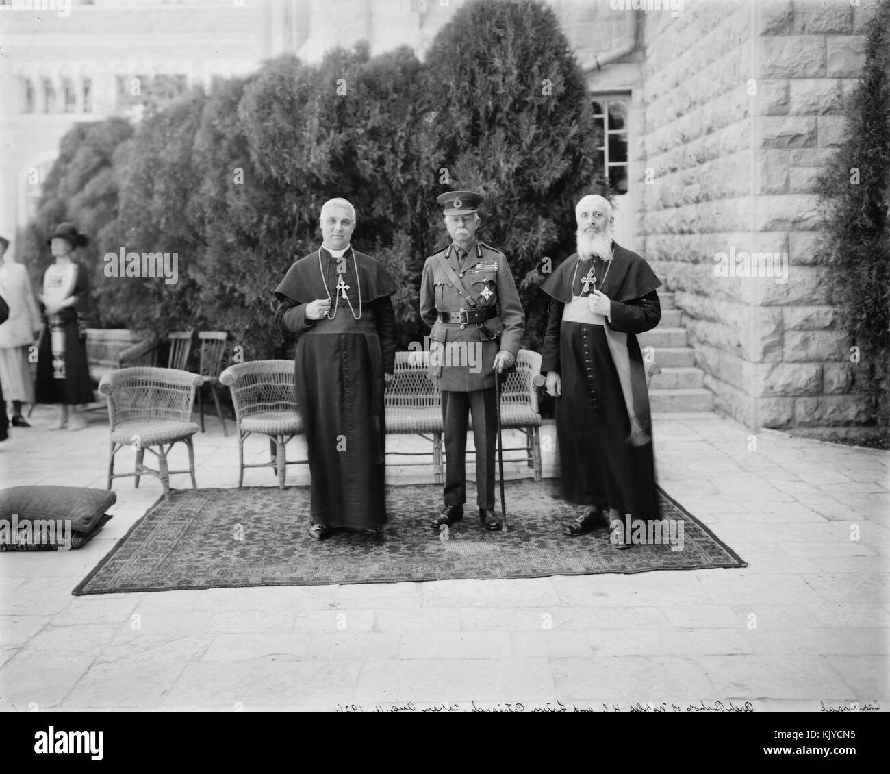 Signore Plumer con l arcivescovo di Napoli & Patriarca Latino Aug 11, 1926. Foto Stock