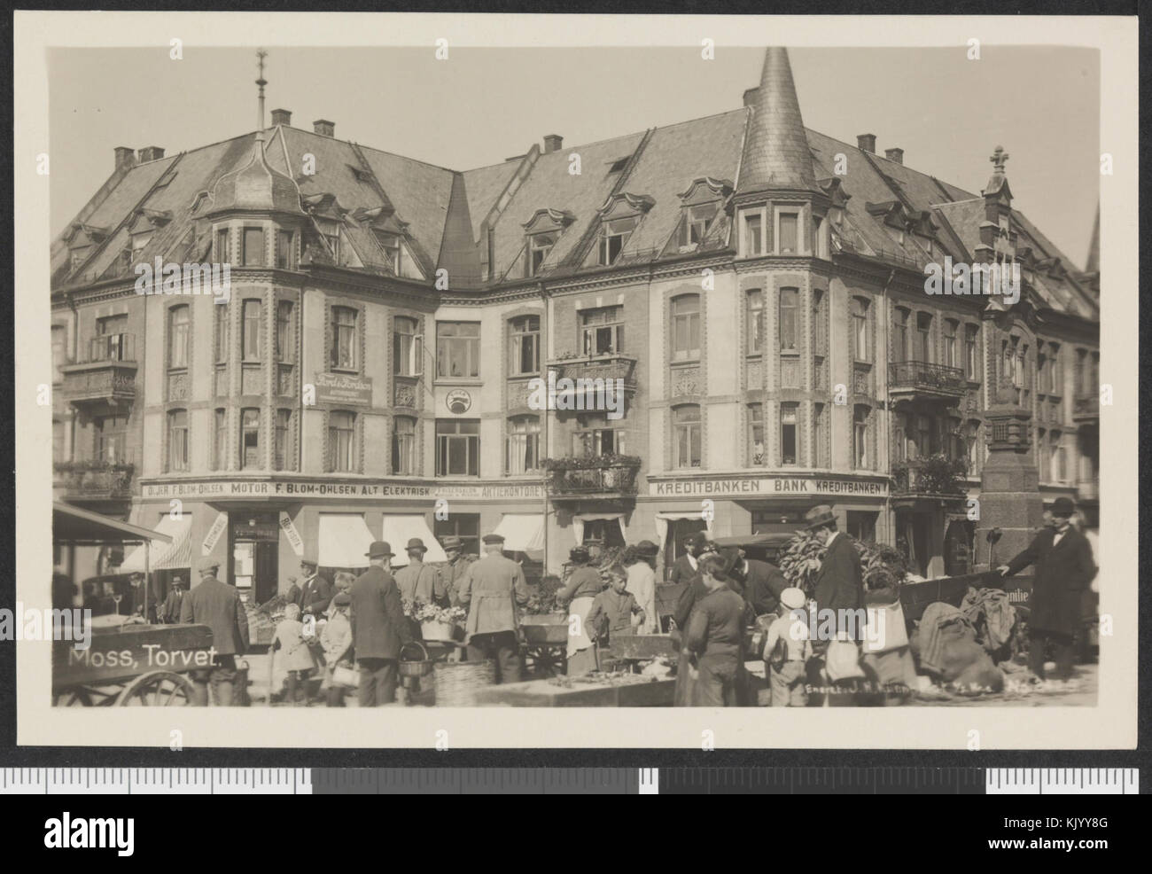 Una fotografia storica di Moss, Torvet, scattata nel 2015, che mostra i paesaggi e gli elementi architettonici della città con un'estetica nostalgica e vintage. Foto Stock