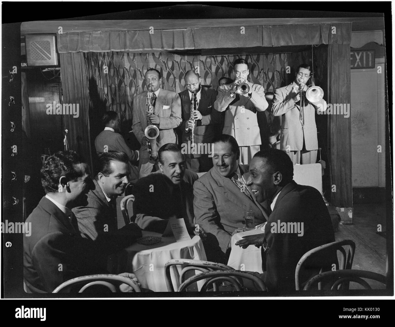 (Ritratto di Ben Webster, Eddie (Emmanuel) Barefield, Buck Clayton, Benny Morton, Joe Marsala e accoglienti e Cole, celebre Porta, New York, N.Y., ca. Ott. 1947) (LOC) (4977089800) Foto Stock