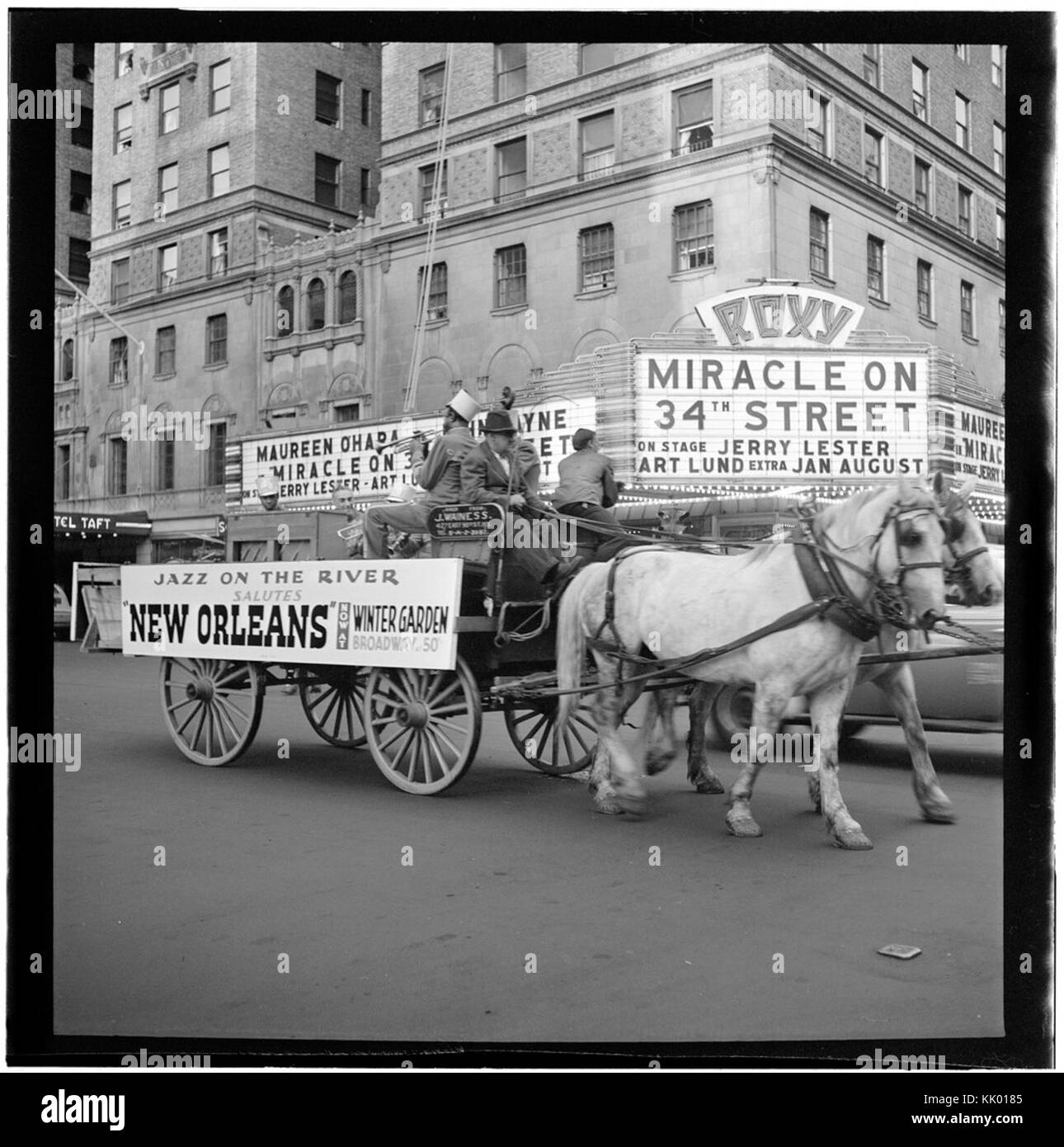 (Ritratto di Kaiser Marshall, Art Hodes, Sandy Williams, Cecil (Xavier) Scott e Henry (argilla) Goodwin, Times Square, New York, N.Y., ca. Luglio 1947) (LOC) (5105148672) Foto Stock
