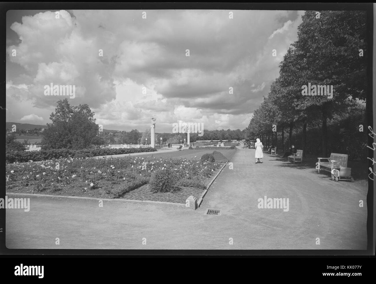 Questa fotografia raffigura un pezzo del famoso parco di sculture di Vigeland a Oslo, Norvegia, che mostra le sue sculture iconiche che rappresentano esperienze ed emozioni umane. Foto Stock
