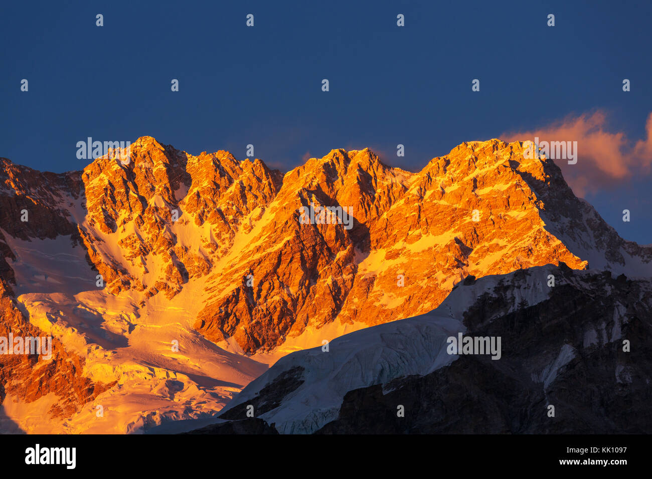 Vista panoramica delle montagne, regione di Kangchendzonga, HIMALAYA, Nepal. Foto Stock