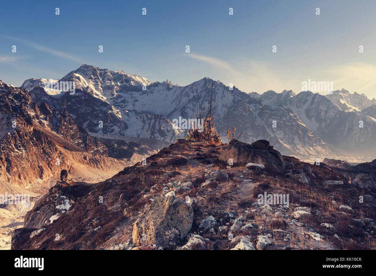 Vista panoramica delle montagne, regione di Kangchendzonga, HIMALAYA, Nepal. Foto Stock