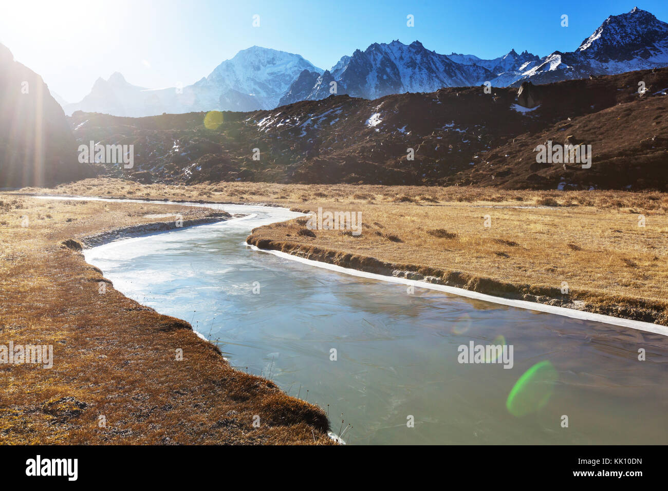 Vista panoramica delle montagne, regione di Kangchendzonga, HIMALAYA, Nepal. Foto Stock