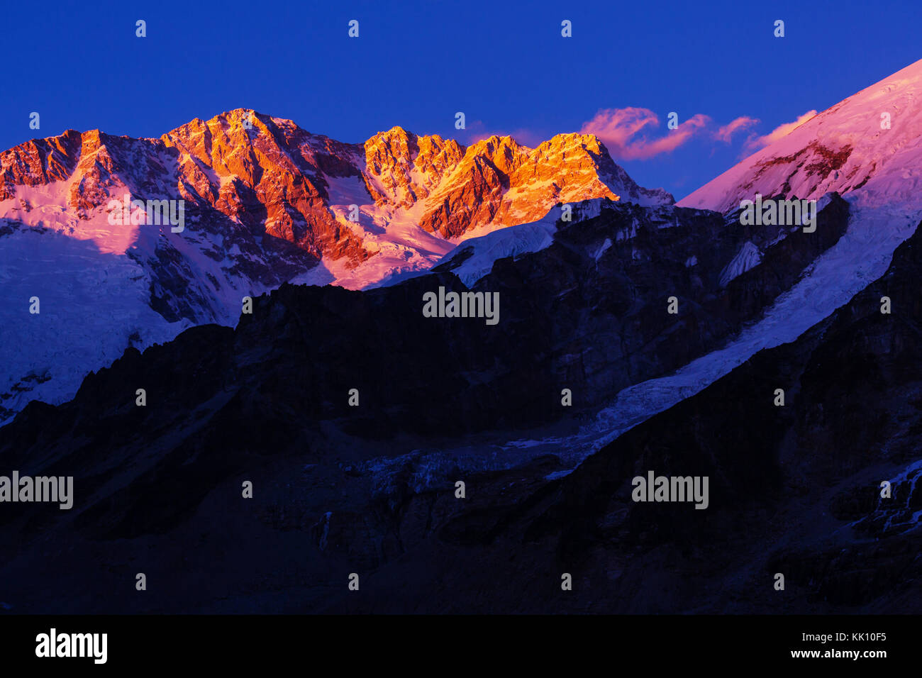 Vista panoramica del picco di Kangchendzonga al tramonto, HIMALAYA, Nepal. Foto Stock