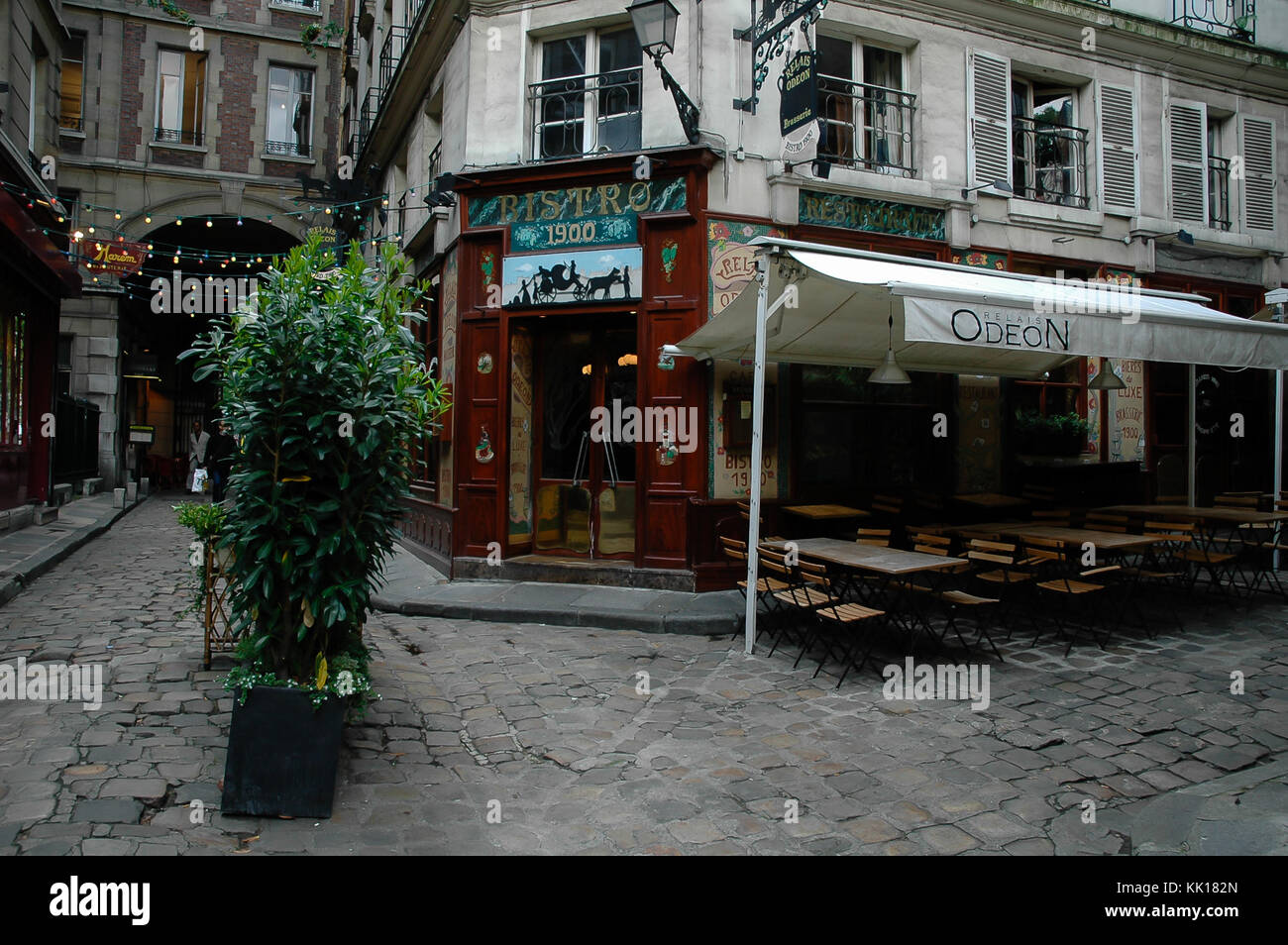 Bel vecchio ristorante bistro Relais Odeon a Parigi Foto Stock