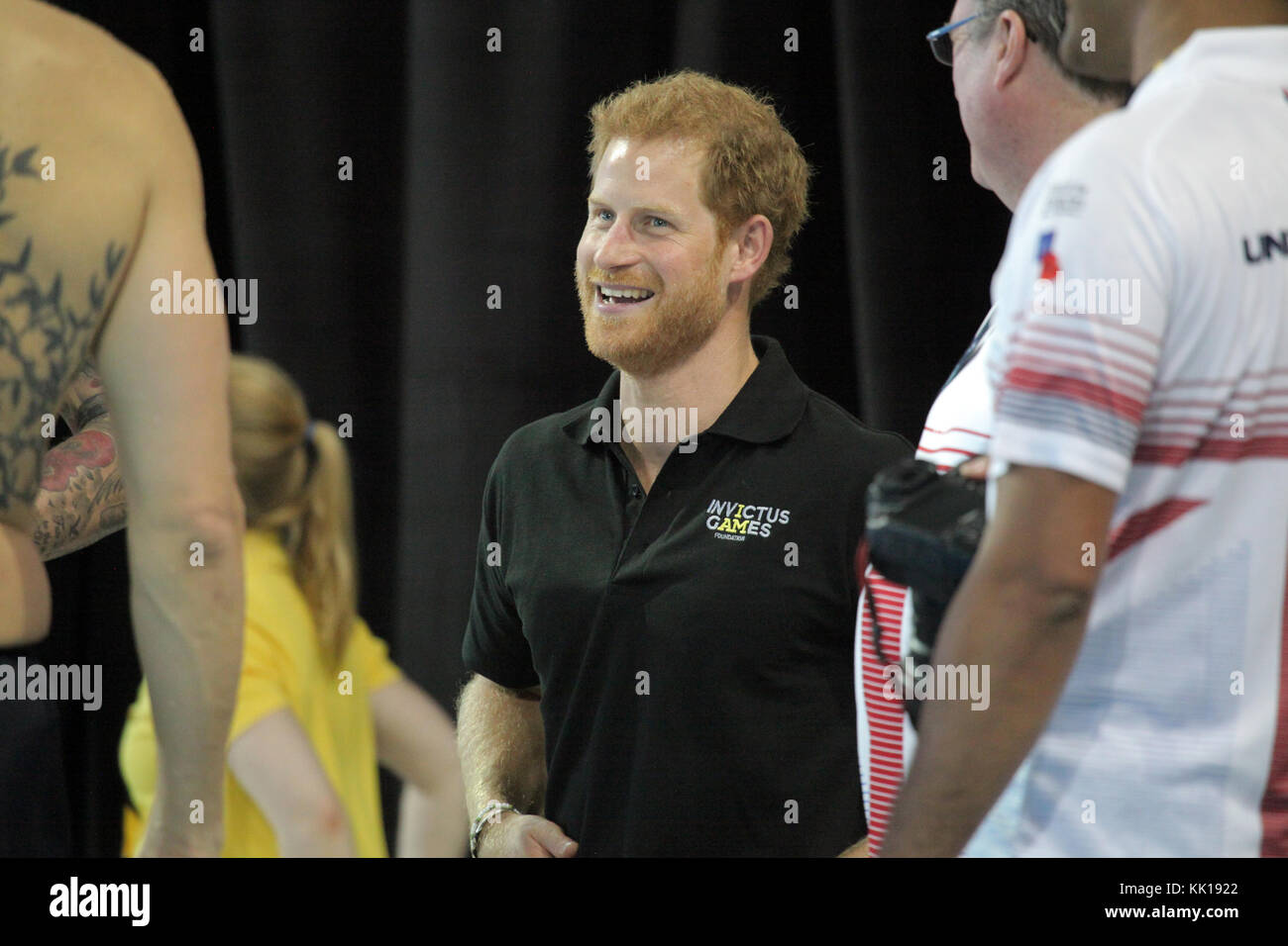 Il principe Harry del Galles del Regno Unito incontra gli atleti che gareggiano agli Invictus Games presso il Toronto Pan Am Sports Centre il 22 settembre 2017 a Toronto, Canada. Gli Invictus Games sono un evento paralimpico internazionale per militari e veterani feriti o malati. (Foto di Daniel Luksan via Planetpix) Foto Stock