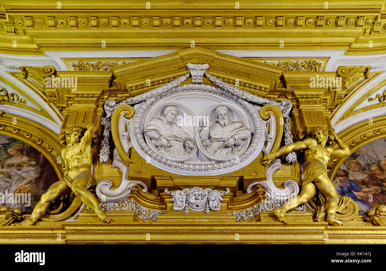 Altamente decorativo soffitto in palazzo Pitti, Firenze, Italia Foto Stock