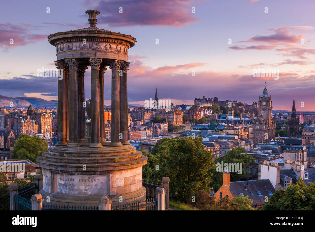 Edimburgo Scozia Edimburgo Dugald Stewart monumento, dal centro città e sullo skyline di Edimburgo, Calton Hill, Edimburgo, Midlothian, Scozia, GB, Foto Stock